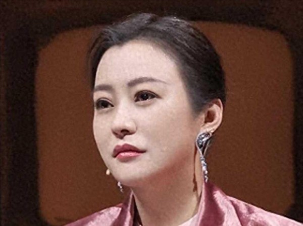 《演艺圈风云：女明星的荆棘与玫瑰》