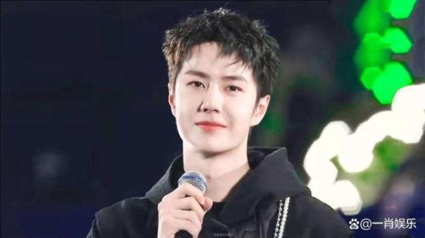 18城偶遇王一博 顶流引爆打卡狂潮