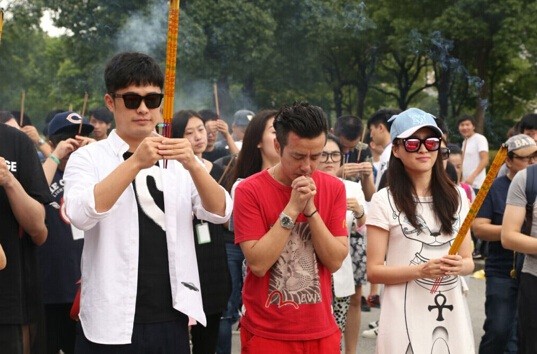 陈赫参加开机仪式