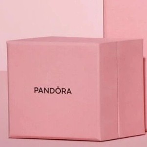 业绩大跌，潘多拉营销人员被举报借明星代言敛财