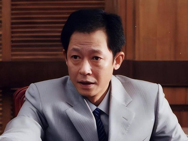 明星代言风波频发，郭晶晶成龙陷争议，王志文谨慎自保