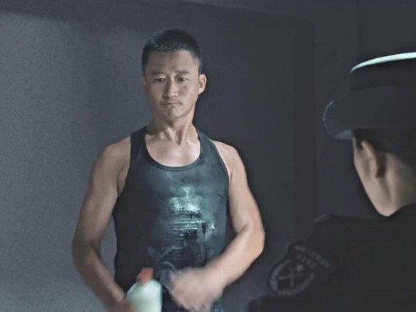 杨幂拼出50亿估值，却只分1400万？顶流明星竟是资本棋局中最惨打工人！