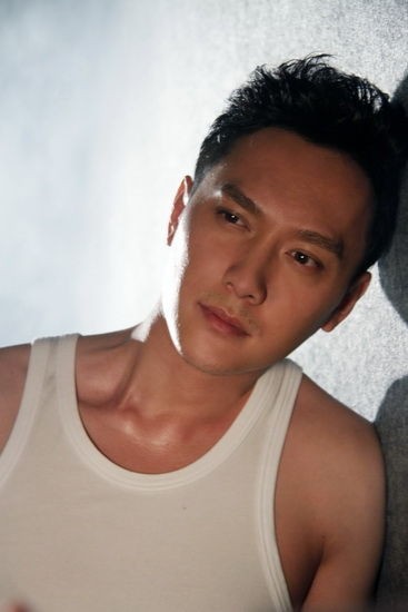 冯绍峰2011人气上升发挥偶像力量回报社会