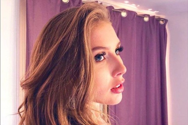 看看莉娜·保罗如何克服困难成为美国入籍公民