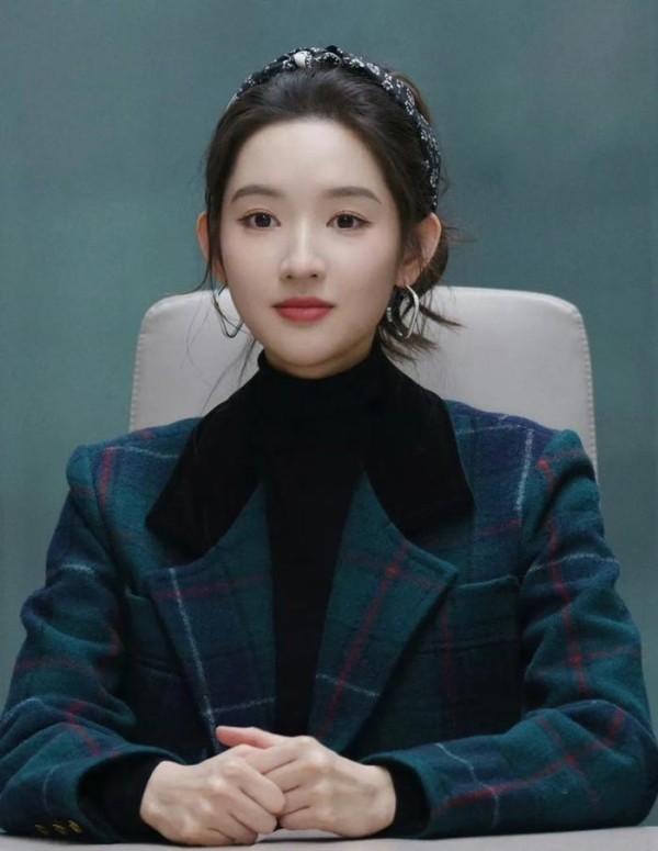 王鹤润“手滑”揭娱乐圈假面？普通人的塑料友情更扎心！