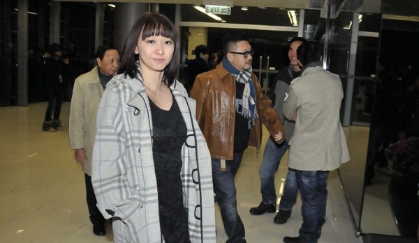 香港知名女星突然考虑冻卵,和男友只恋爱不结婚,丁克多年想留后