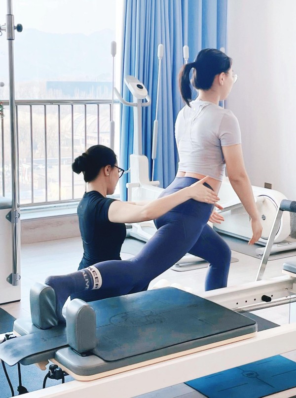 李湘60天暴瘦20斤：每日3小时普拉提+蒸蛋白晚餐，是励志还是极限挑战？