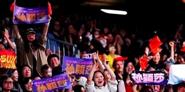 饭圈背后的操控术：揭秘流量大V与吸血鬼产业链