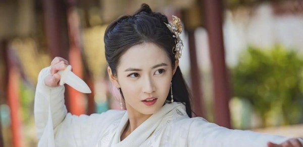 陈钰琪：三流艺校出身，横店当群演被唐嫣相中，演金庸女主走红