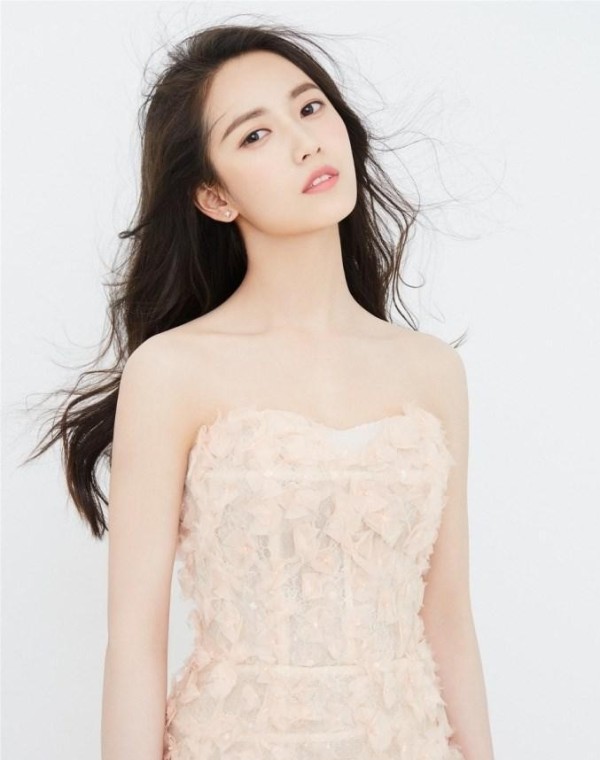 陈钰琪：三流艺校出身，横店当群演被唐嫣相中，演金庸女主走红