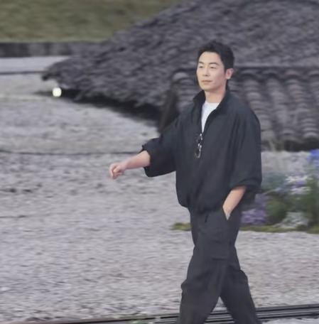 朱亚文穿运动服走红毯！纯欲痞帅风 这才是男人该有的样子！