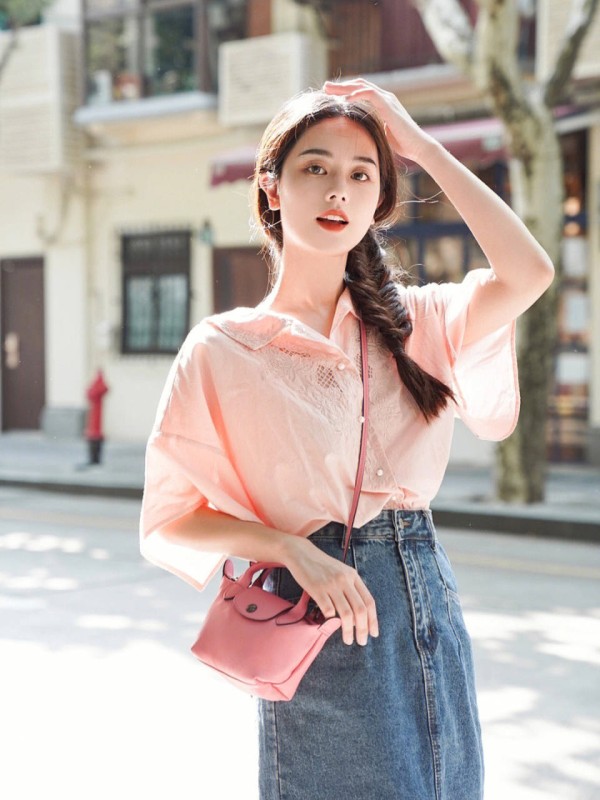 谢娜都在穿！粉衬衫配短裙元气似少女，小个子这样穿秒变长腿