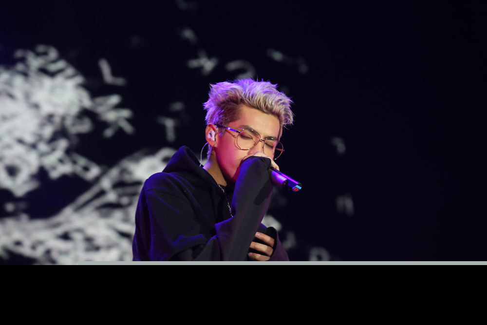 吴亦凡首唱《从此以后》 亮相芭莎慈善夜引关注