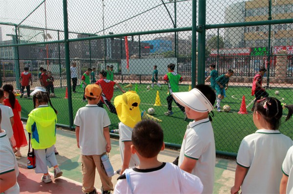 幼芽沐暖阳 小学初绽放——东营市东营区三中联合小明星、娃娃邦、天天三所幼儿园开展幼小衔接实践活动