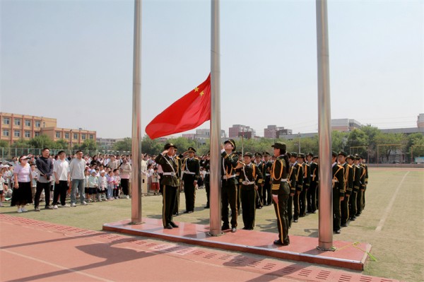 幼芽沐暖阳 小学初绽放——东营市东营区三中联合小明星、娃娃邦、天天三所幼儿园开展幼小衔接实践活动