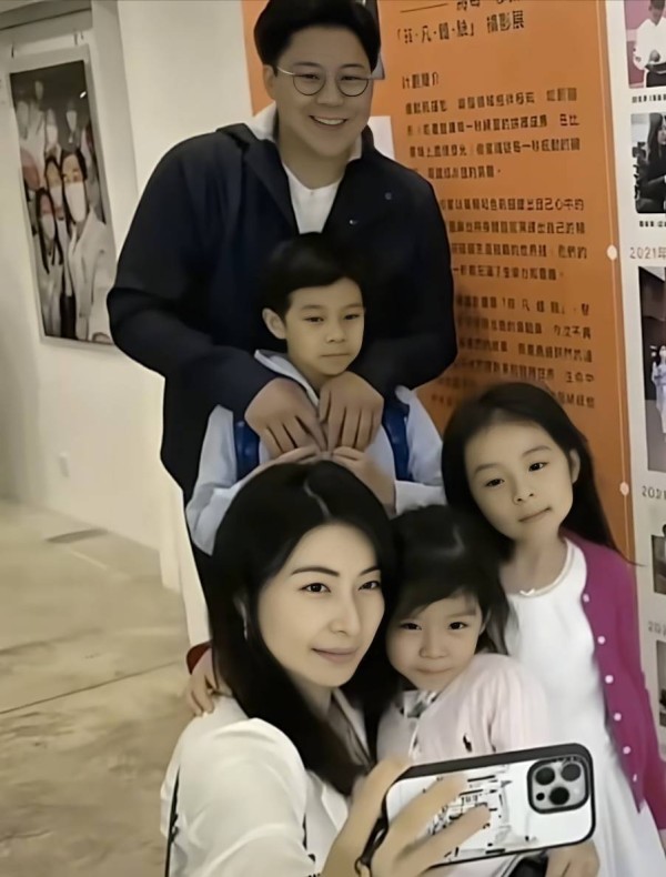 财富难解育儿愁，霍启刚夫妇百亿身家仍为12岁儿子操心不已