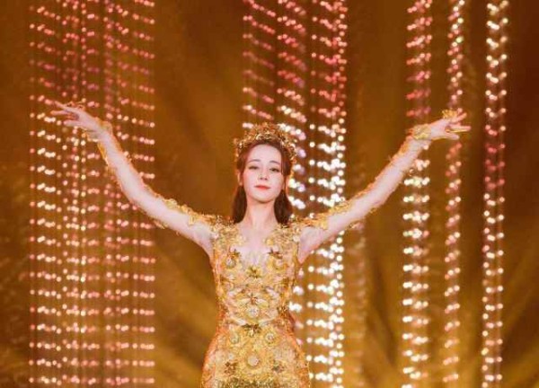 微博之夜榜单女星排名，杨紫化身开心果排第1，戚薇霸气侧漏！