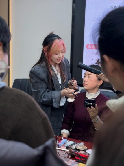 悦己美妆，绽放芳华