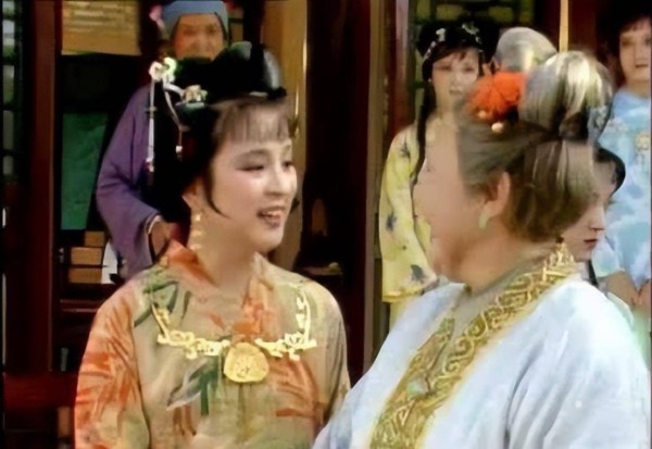 贾探春：从家族的弃子到皇后，远嫁海外后，创造出一段辉煌人生