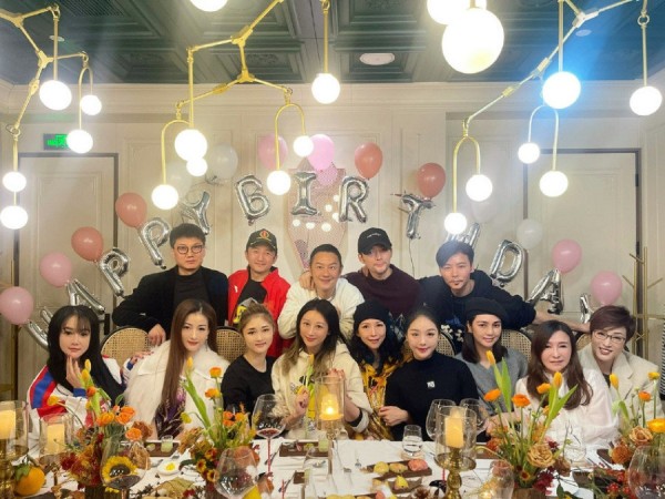 张晋再次参加“名媛”聚会，在“披哥”积攒的人气，快挥霍完了？