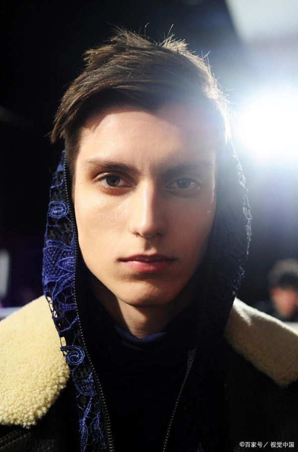 断眉携双神曲空降《歌手》！国际顶流与华语新声代的世纪碰撞