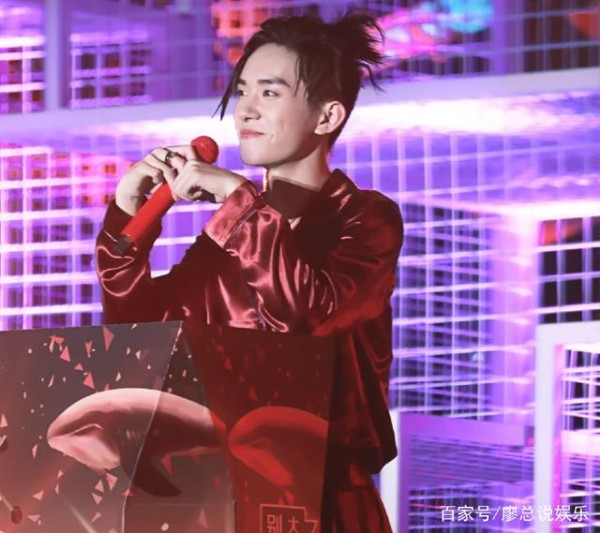 易烊千玺作为艺人的个人特质越发明显，他的光芒谁也挡不住！