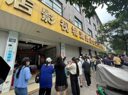 探访全球最大影视基地横店！群演代表：“6月接了2场戏，演了2天，收入216元”