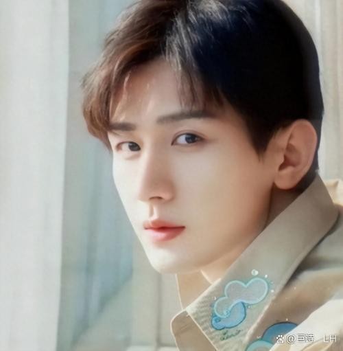 成毅“成毅进组”的消息在媒体上掀起热潮，将再次引领影视风潮