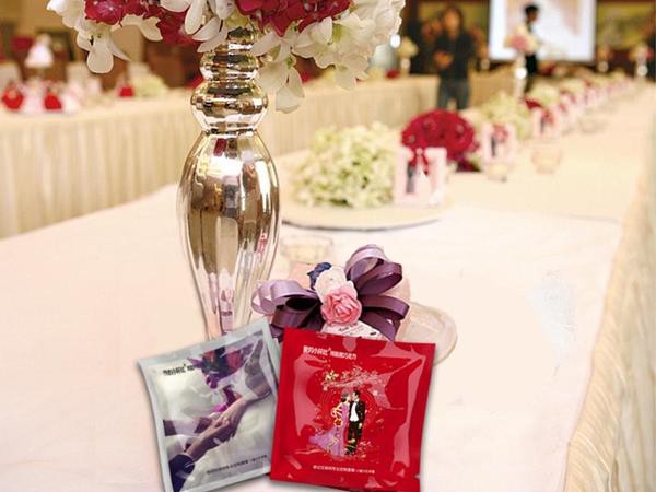 明星婚礼虽豪华 同款定制喜糖却易get