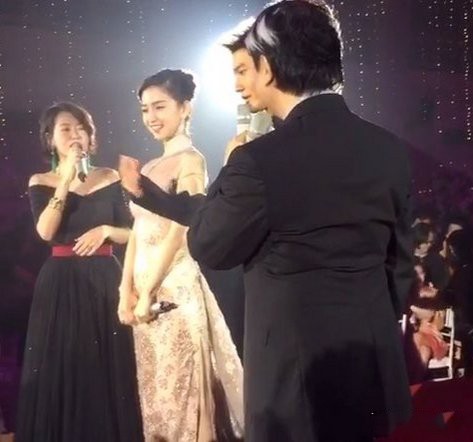 康熙来了黄晓明婚礼曝光 奢华风光的婚礼红毯明星秀