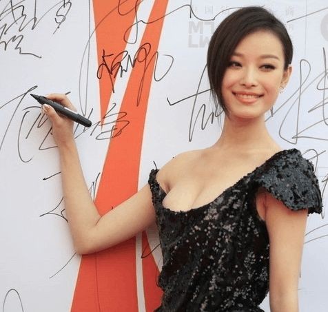 盘点女星走红地毯“泄春光”瞬间 ，很尬尴的8大当红女星