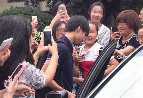 什么是私生饭陈飞宇（娱乐圈内常说的私生饭是什么？）