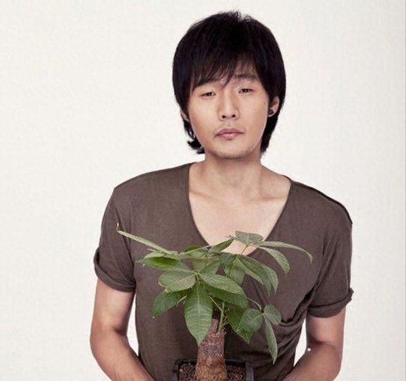 当前中国最受欢迎的十大歌手排行榜盘点，究竟是谁正在主宰你的音乐播放列表？