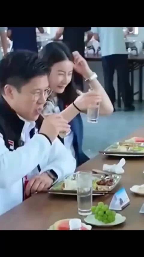 “看见郭晶晶的吃饭细节，才明白她的素养有多高”