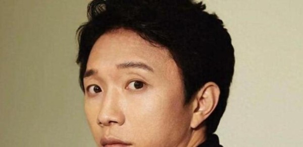 原来他们是夫妻，因音乐结缘恩爱至今，相濡以沫共同面对生活风雨，如今演完《归队》终于走红，宋家腾的成功来得虽晚却实至名归