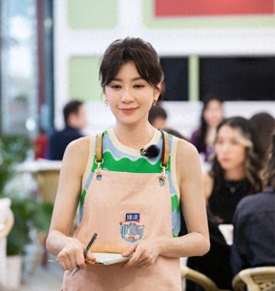 综艺节目大揭秘！贾静雯吐槽尹正审美，蔡少芬被内涵？