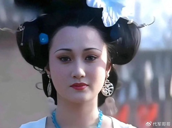 60岁林芳兵近况曝光！嫁给音乐才子恩爱39年，如今儿子成为她的骄傲