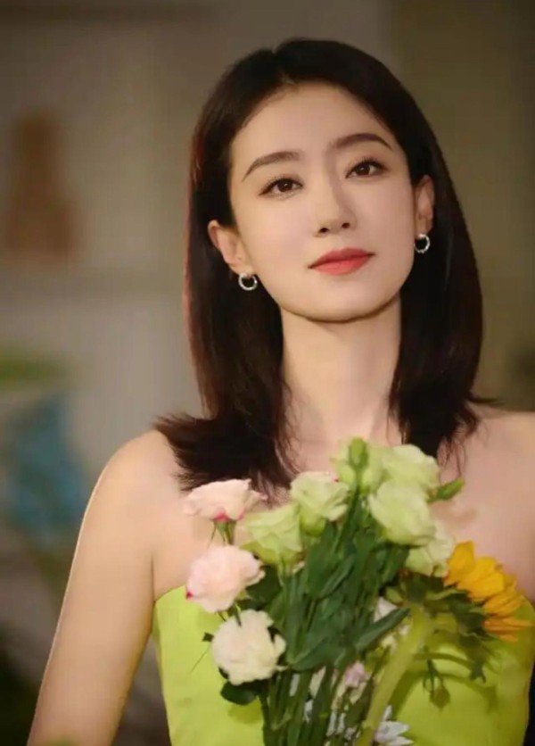 张小斐驾车违章事件：一次出行六次违规，明星行为规范再引关注