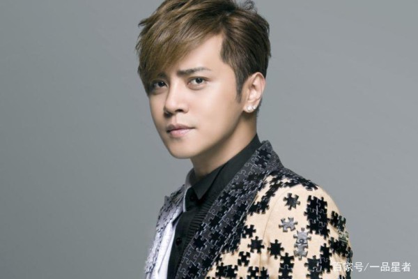 罗志祥被批媚粉、渣男，与女粉隔着保鲜膜亲吻半分钟