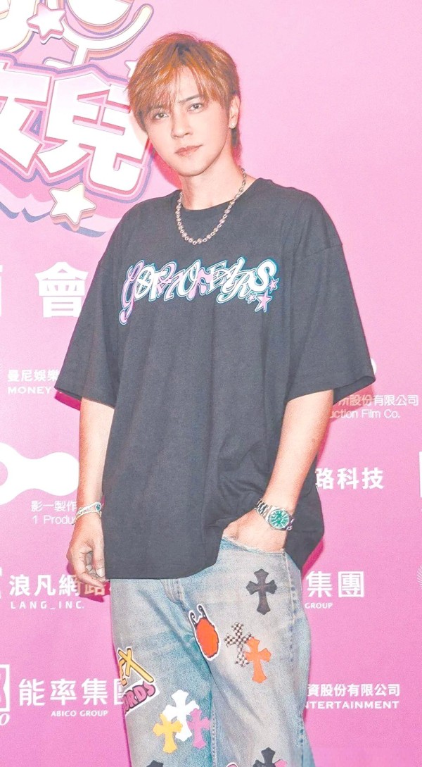 罗志祥直播助阵电影回归，与粉丝趣味互动