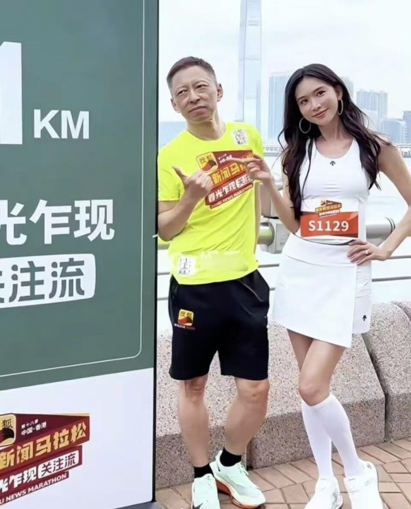 51岁林志玲与张朝阳同框跑马拉松！网友吵翻：是公益还是作秀？