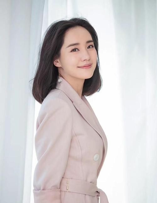 赵薇旗下艺人有哪些，和赵薇合作过的女演员,本文共（2367字）