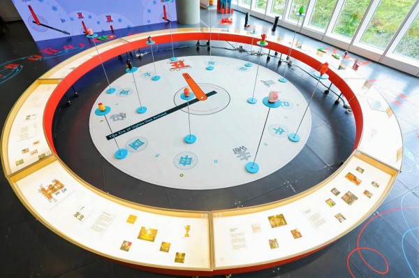 越丑越上头！首次在杭州办线下展，年轻人为何着迷打卡“丑东西”