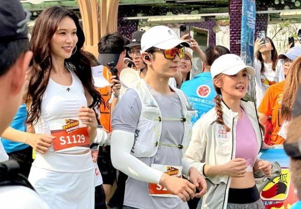 香港马拉松：林志玲做作秀身材？吕良伟年轻到不敢认，黄宗泽颜崩