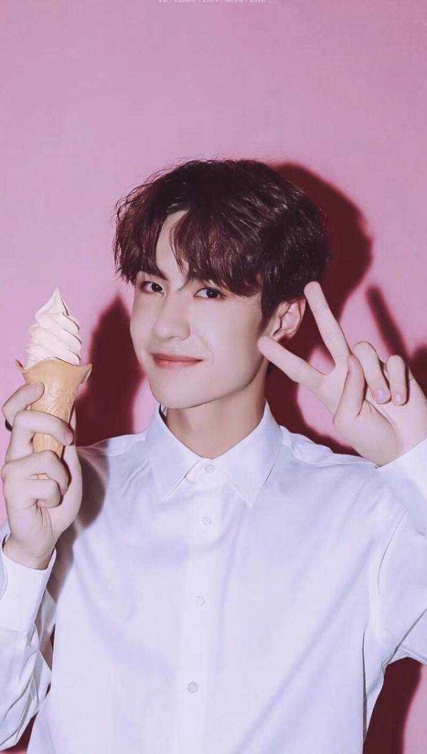 王一博8年前掉冰淇淋成名场面！粉丝记到现在太戳心