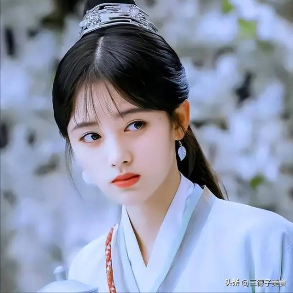 月鳞绮纪20小时登顶抖剧集榜TOP1 颜值与话题齐飞