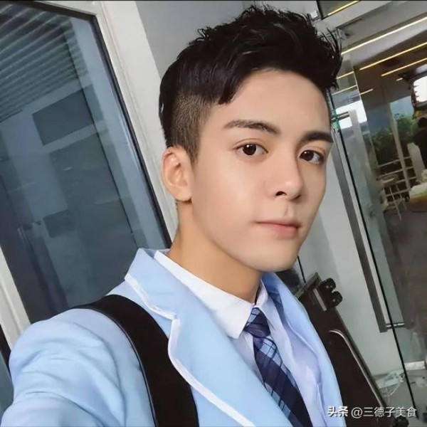 月鳞绮纪20小时登顶抖剧集榜TOP1 颜值与话题齐飞