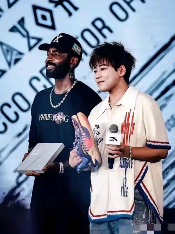 苏醒人脉惊人，朋友圈堪比小型颁奖典礼