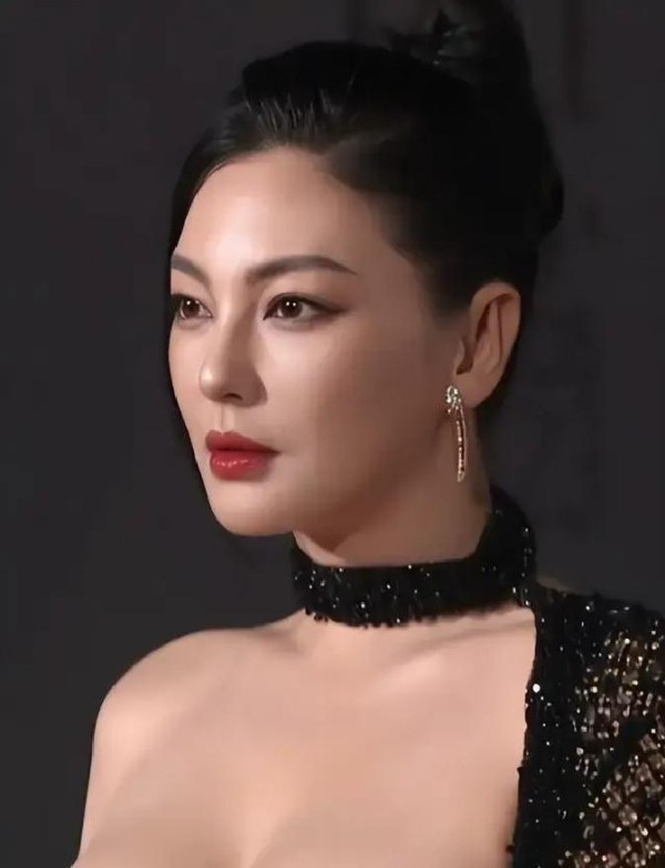 明星接连塌房！春节后3位艺人曝光，结局令人唏嘘