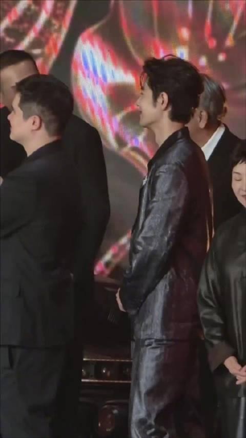 显微镜下的内娱狂欢！肖战、白鹿、黄觉……2026盛典名场面被拆解成“连续剧”了？